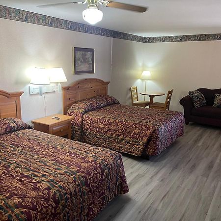 Lakeside Inn & Suites By Oyo Mathis I 37 מראה חיצוני תמונה