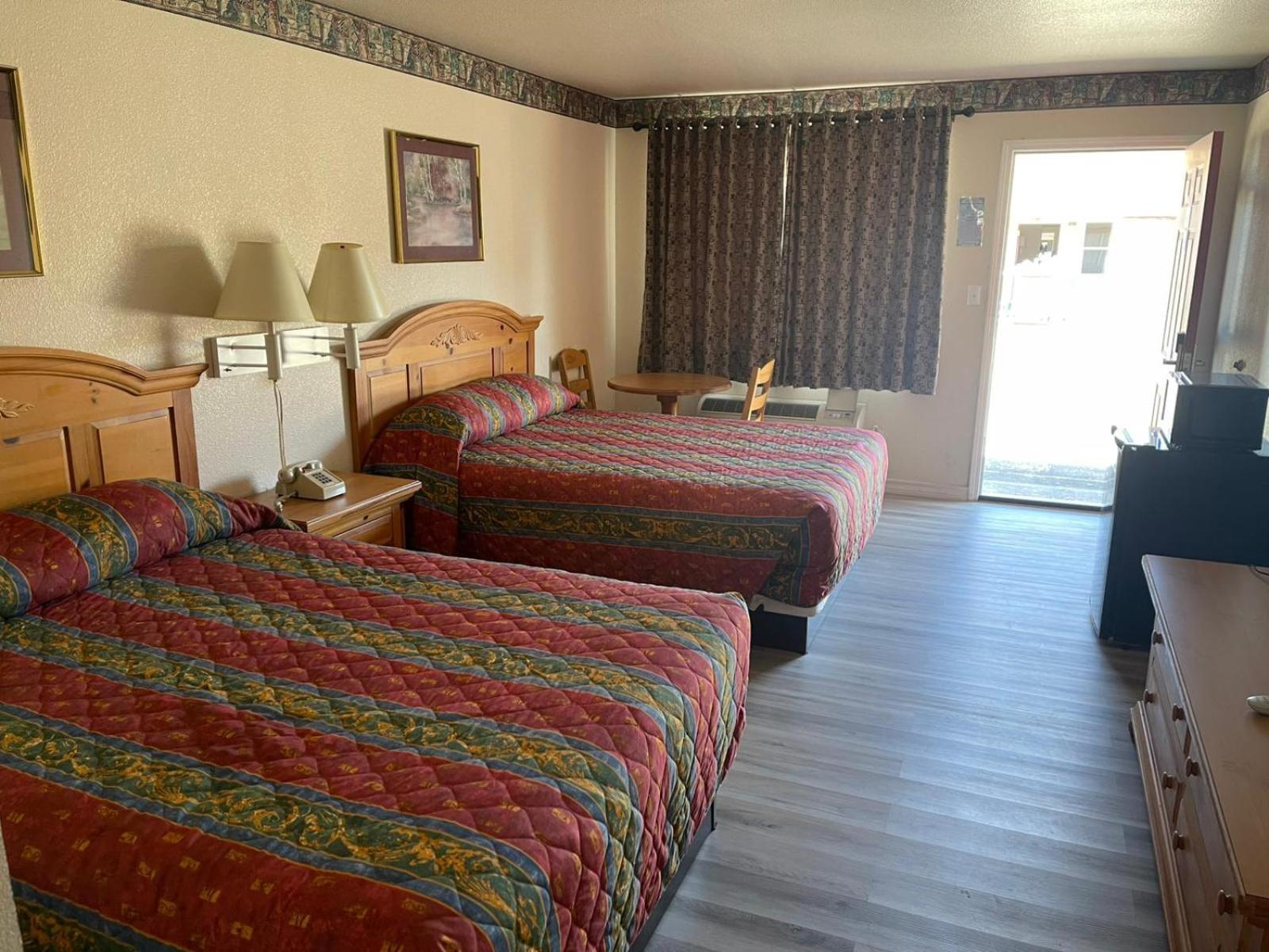 Lakeside Inn & Suites By Oyo Mathis I 37 מראה חיצוני תמונה